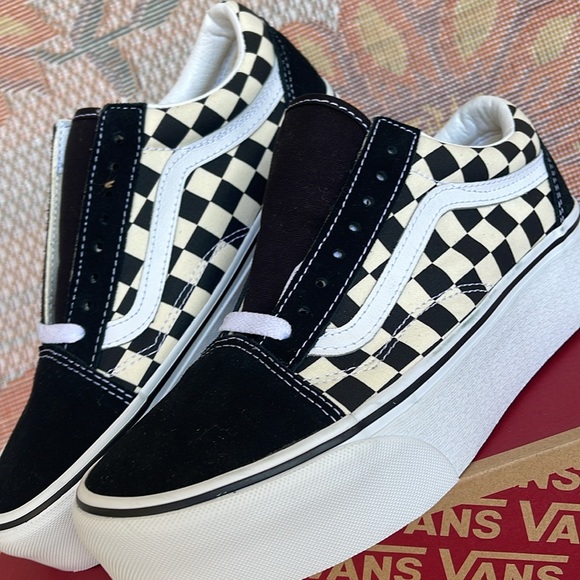 Vans Men’s Old Skool Stacked 
Checkerboard Black/Classic
VN0A7Q5MTYQ
Platforms - Picture 7 of 16